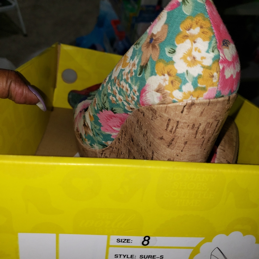 Shoes - Picture 2 of 2